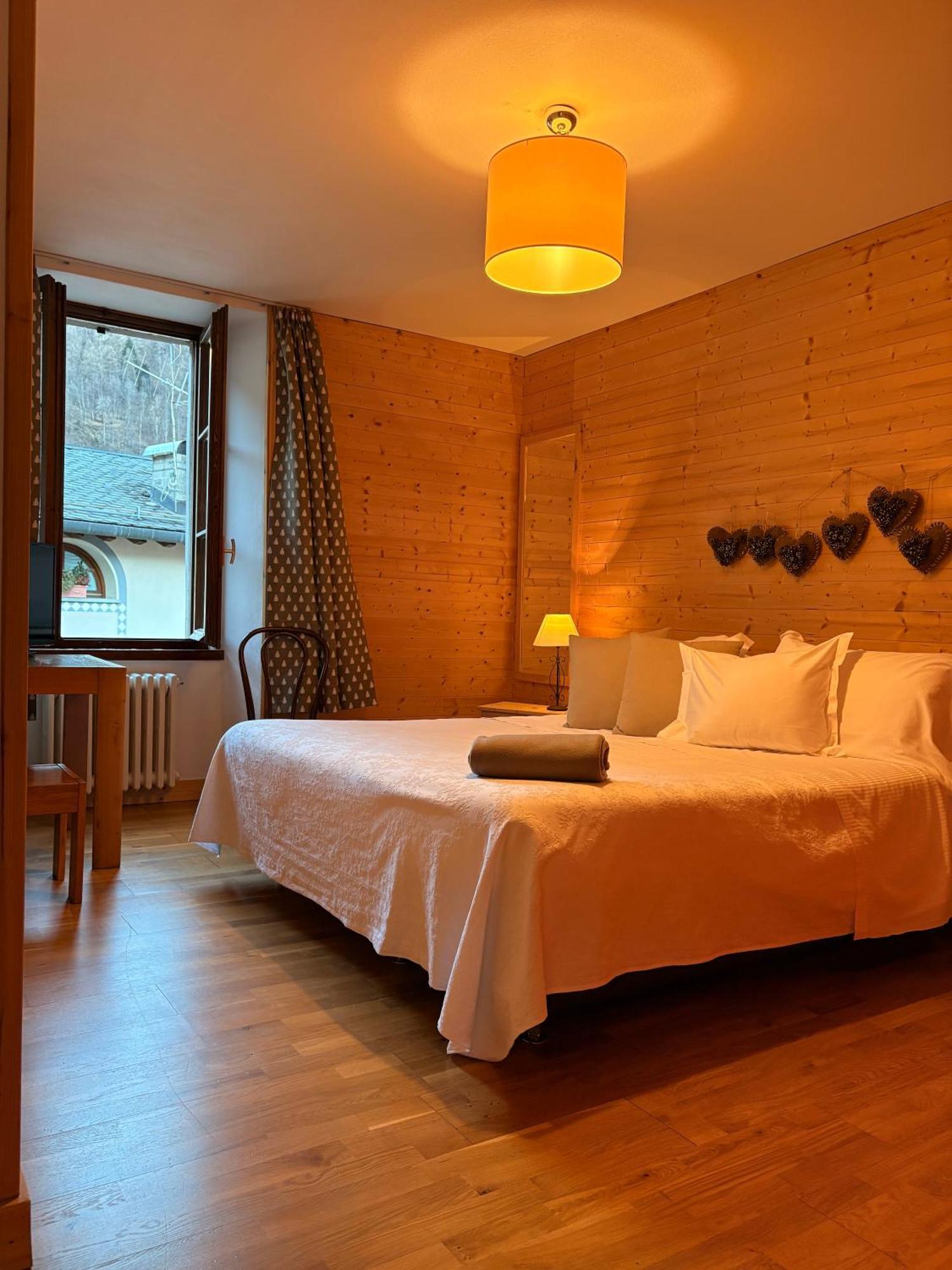 ברנזי Hotel Pedretti מראה חיצוני תמונה